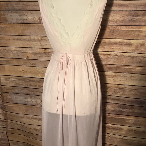 Vintage Lingerie By George Hatab for Garfinckel’s. Pale Pink w/Lace details - Picture 6 of 9